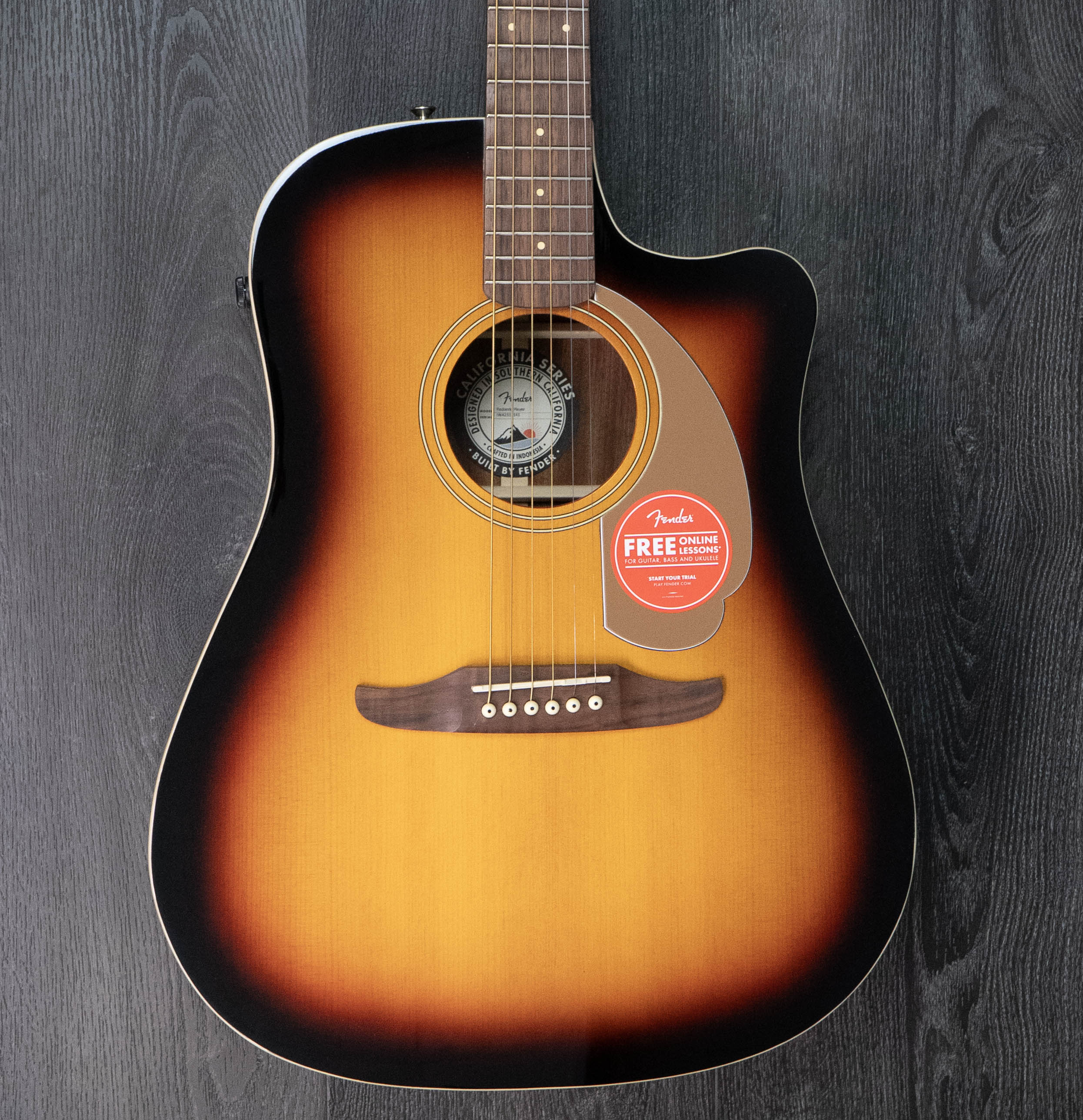 Fender Redondo Playerサンバースト Fender Redondo Player, Walnut Fingerboard, Gold Pickguard