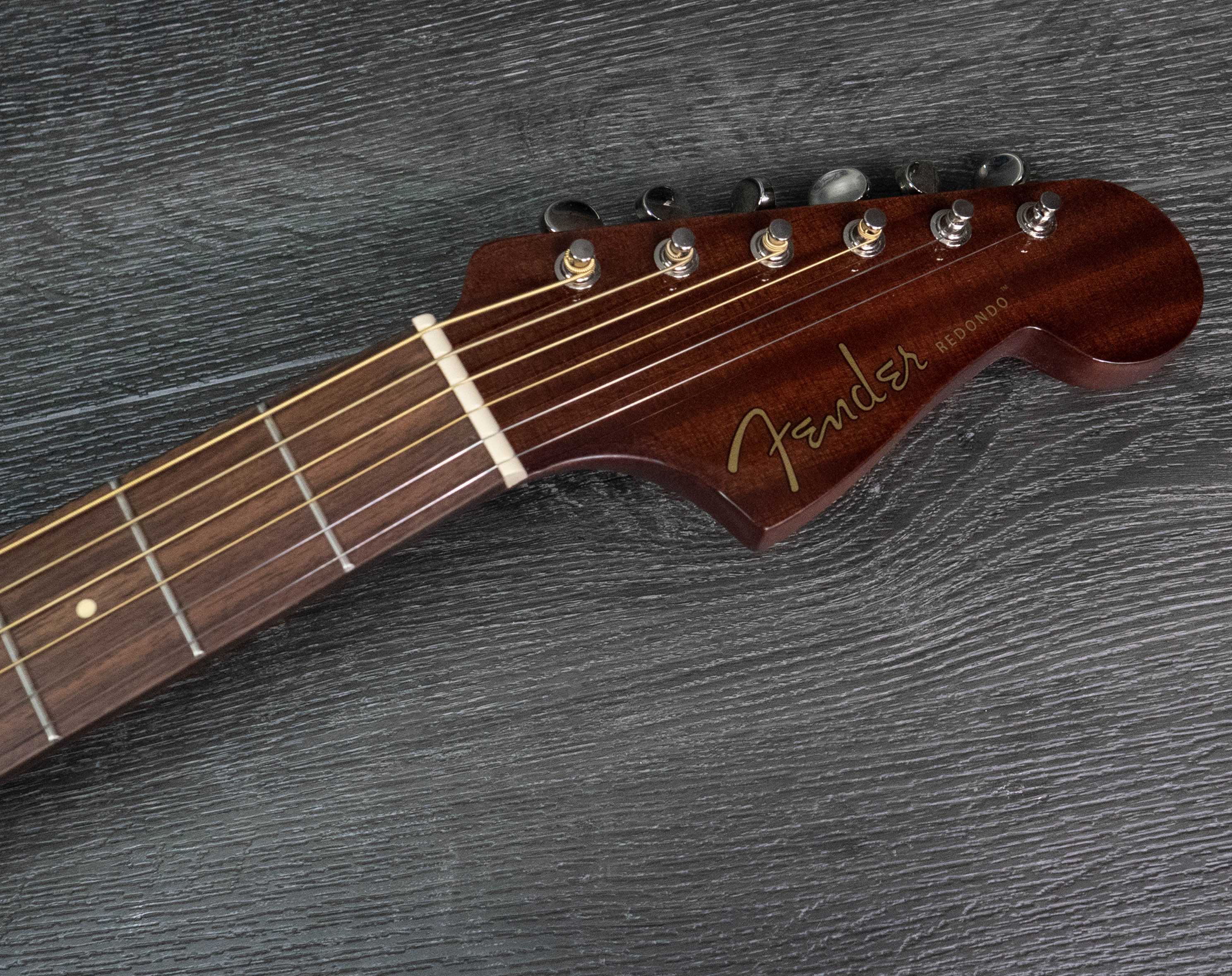 Fender Redondo Player, Walnut Fingerboard, Gold Pickguard