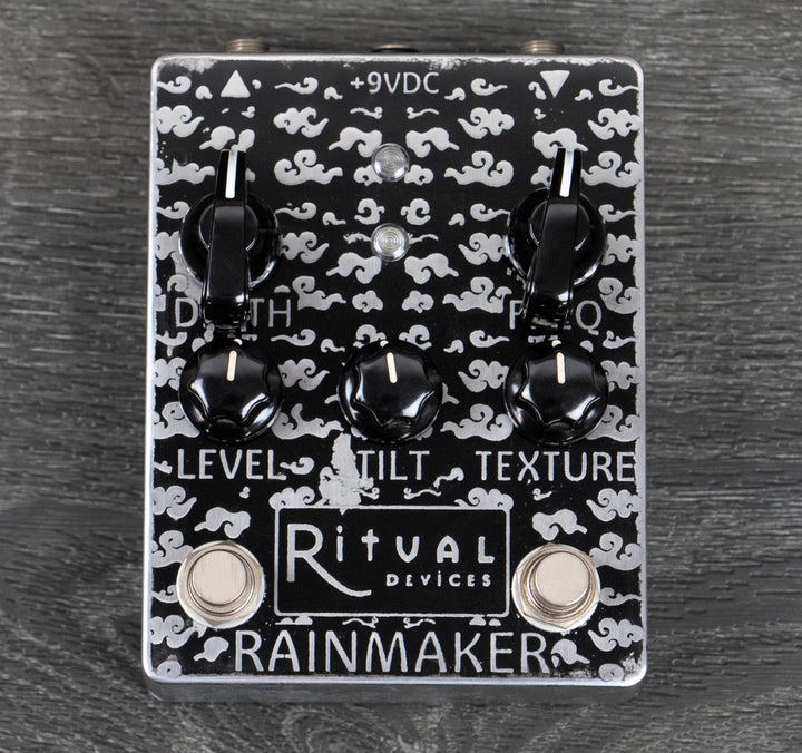 Pédale d'effets vibrato analogique RAINMAKER de Ritual Devices 