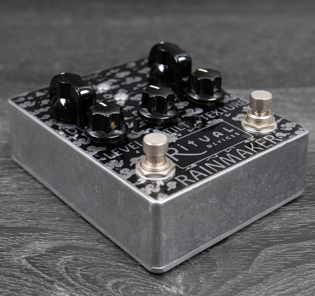 Pédale d'effets vibrato analogique RAINMAKER de Ritual Devices 