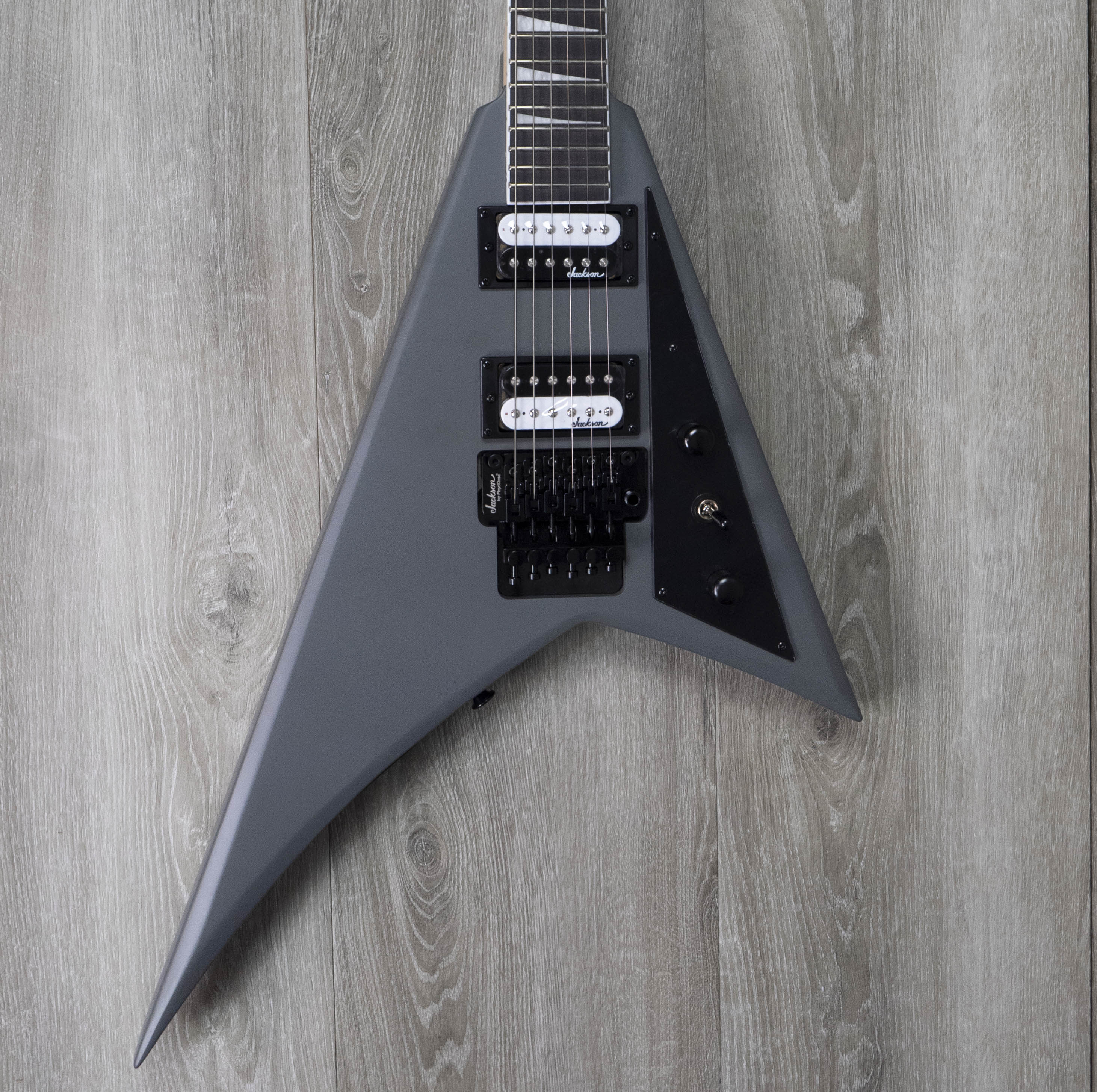 Jackson JS Series Rhoads JS32, diapasón de amaranto, gris satinado