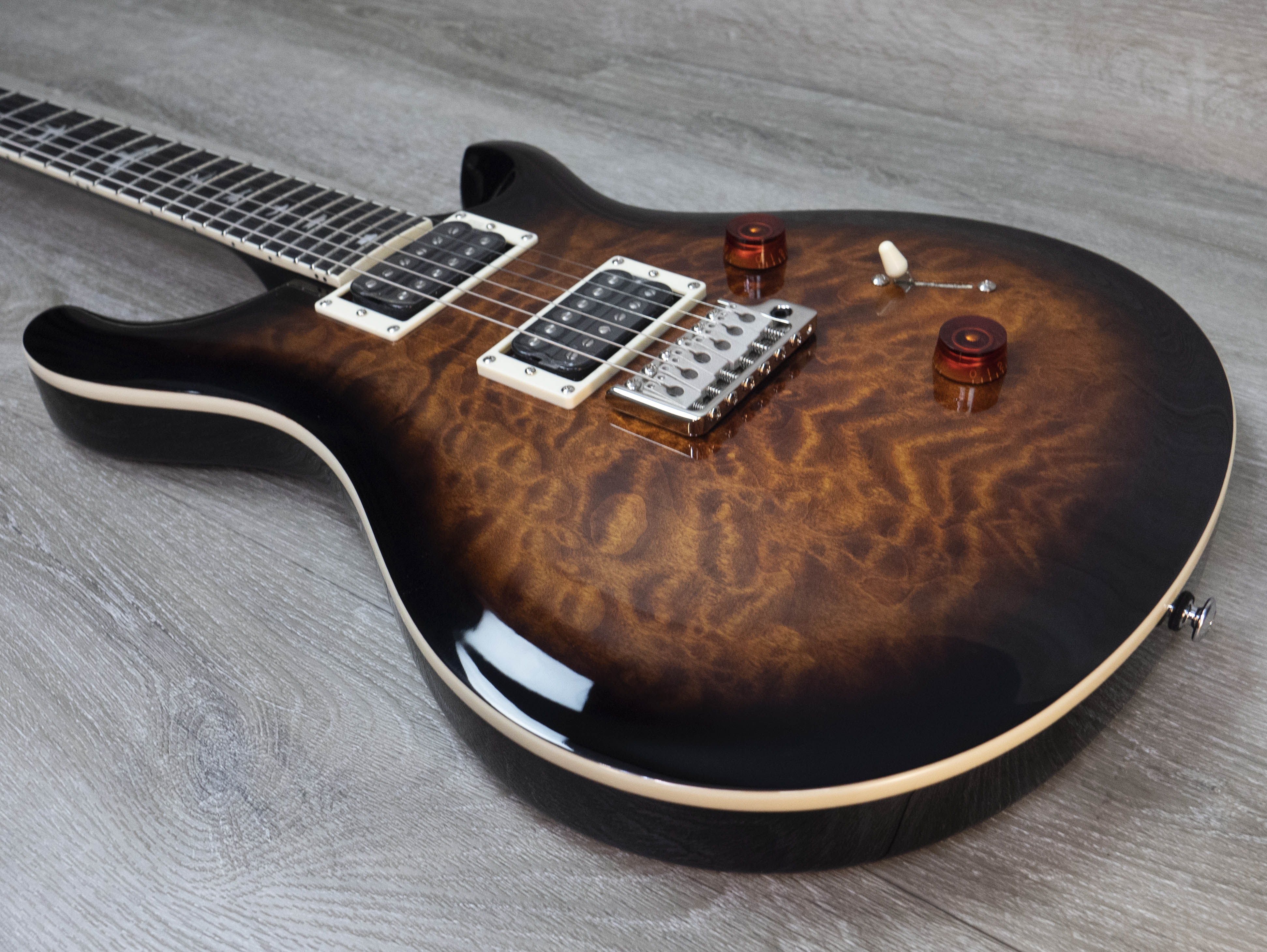 PRS SE Custom 24 Deluxe Quilt, Black Goldburst – A Strings