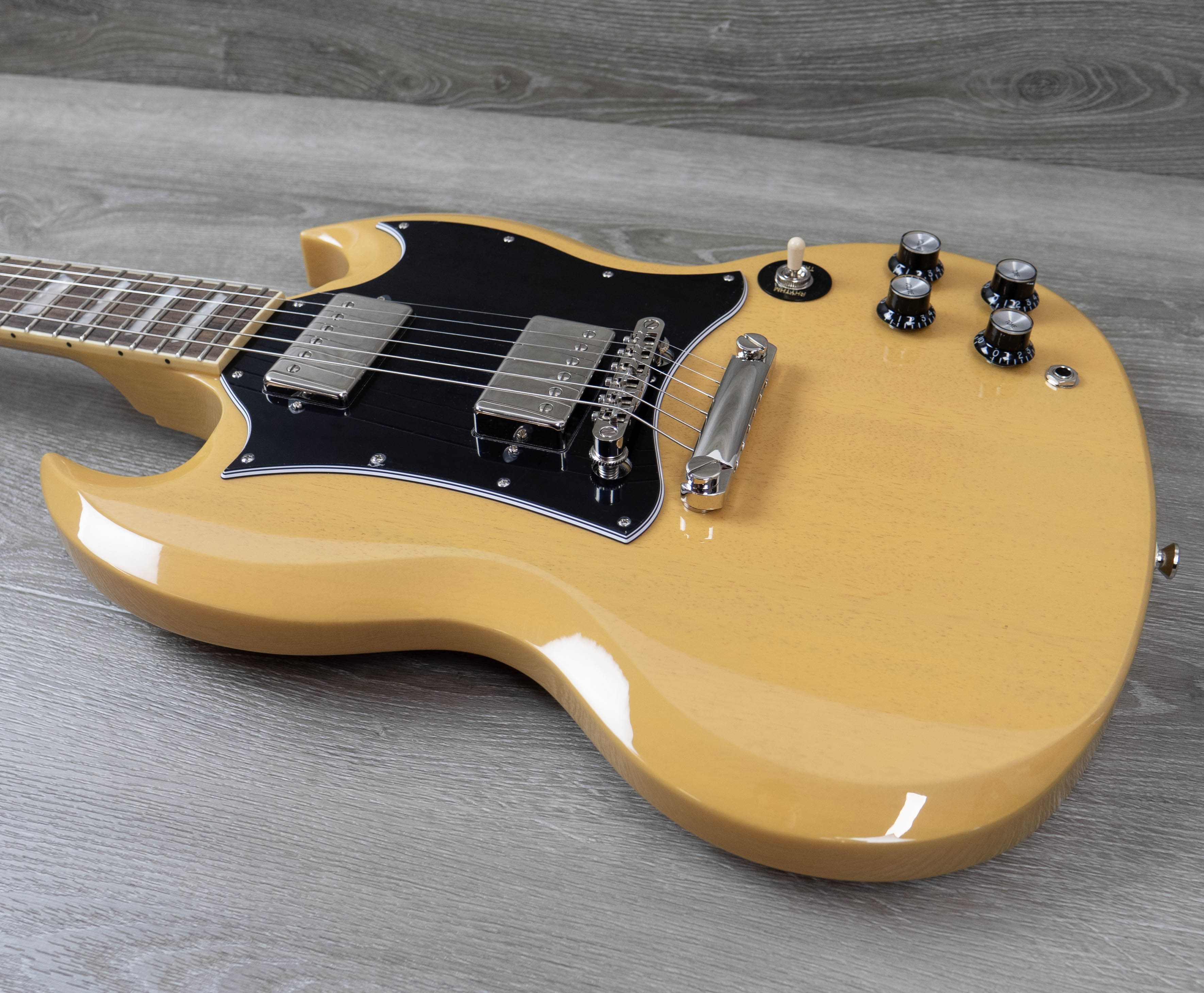 Epiphone SG Standard, TV Yellow, including Premium Gigbag – A Strings