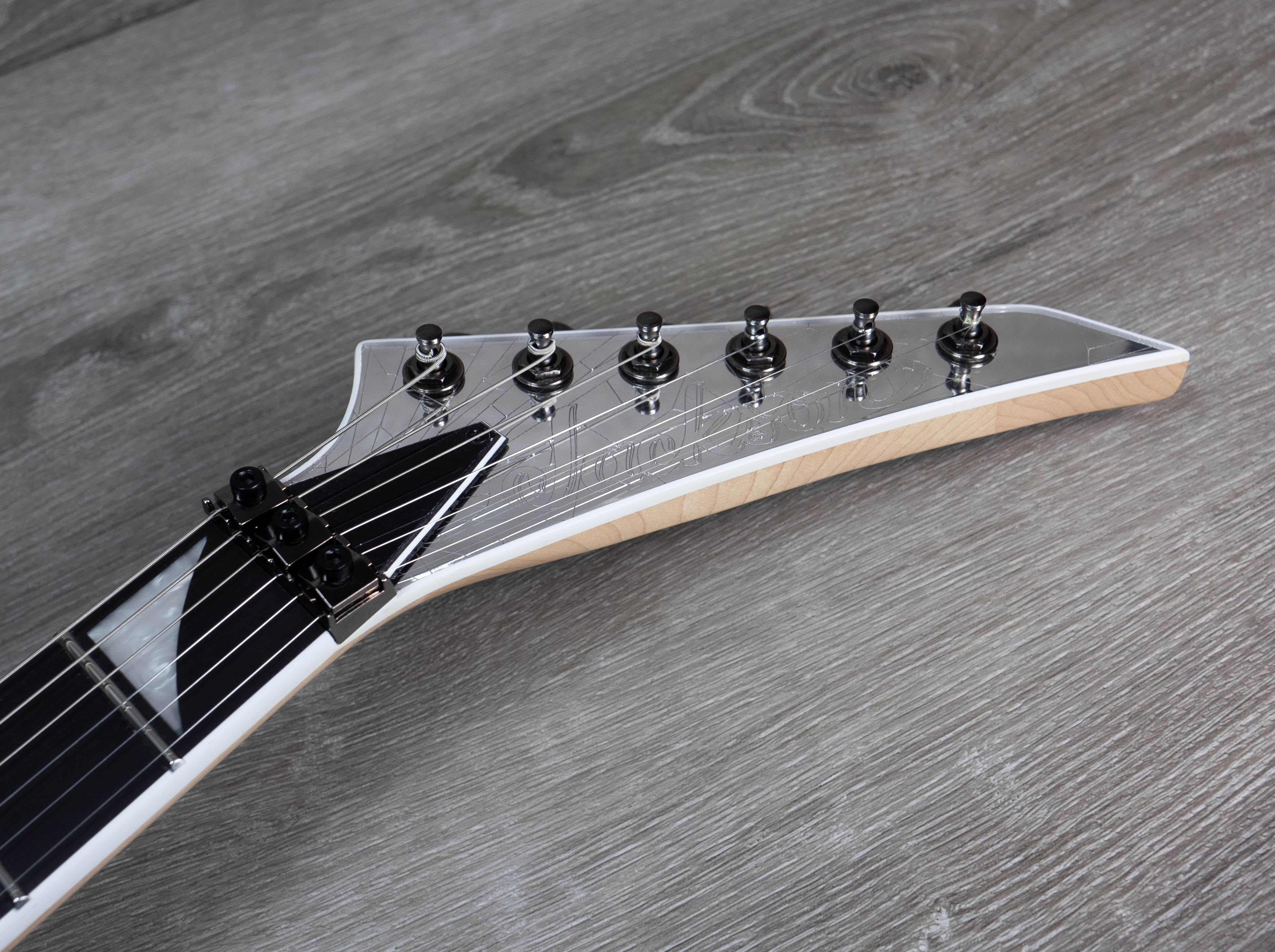 Jackson Pro Plus Series Soloist SL2, diapasón de ébano, espejo