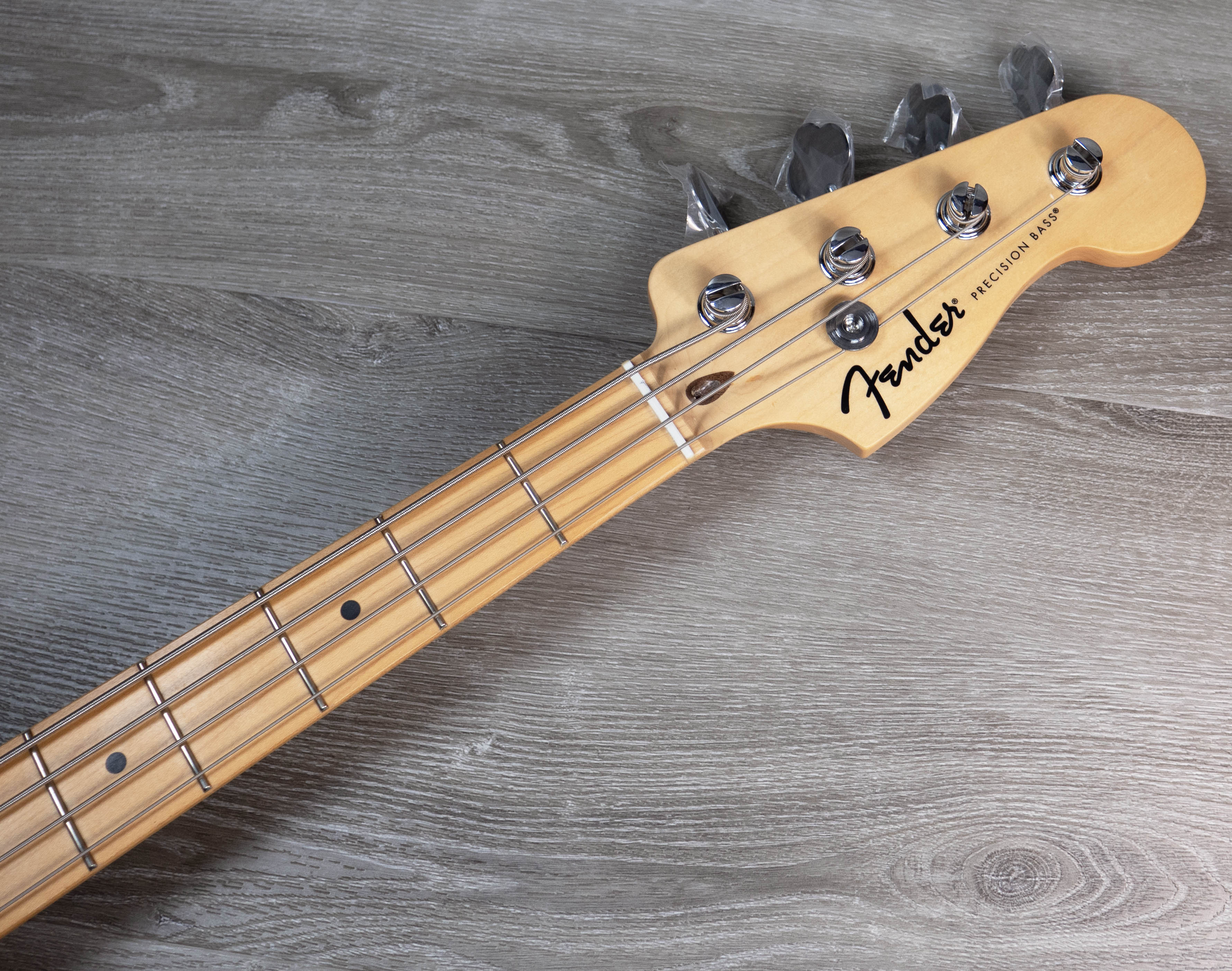 Fender Standard Precision Bass, Maple Fingerboard, Olympic White