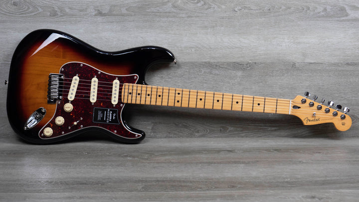 Fender Player II Stratocaster, diapasón de arce, acabado Cherry Burst envejecido