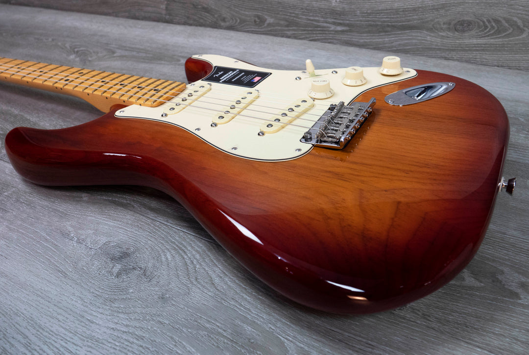 Fender American Professional II Stratocaster, Maple Fingerboard, Sienna Sunburst