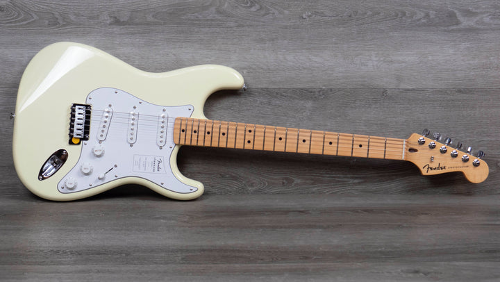 Fender Standard Stratocaster, Maple Fingerboard, Olympic White