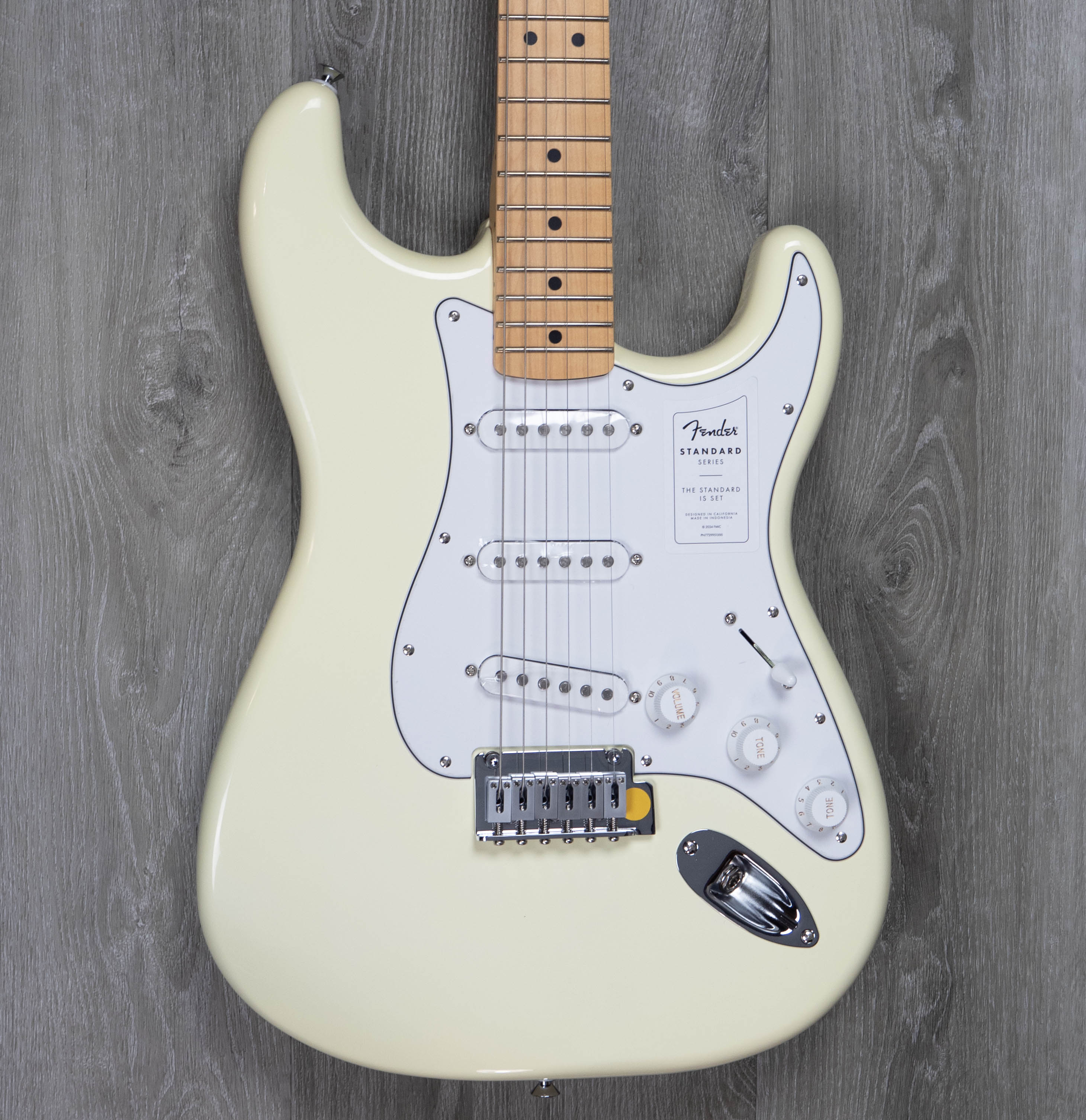 Fender Standard Stratocaster, Maple Fingerboard, Olympic White – A