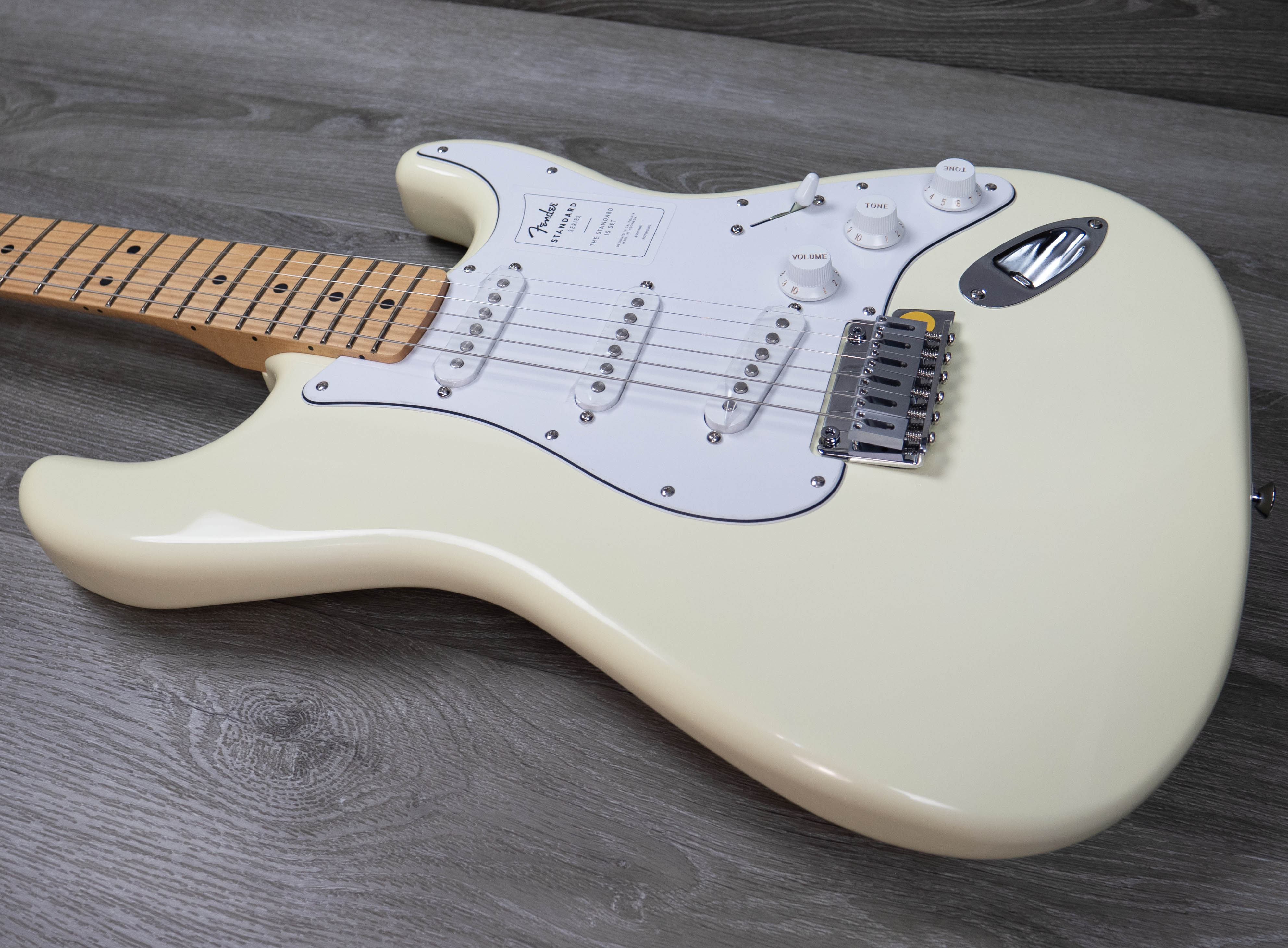 Fender Standard Stratocaster, Maple Fingerboard, Olympic White – A