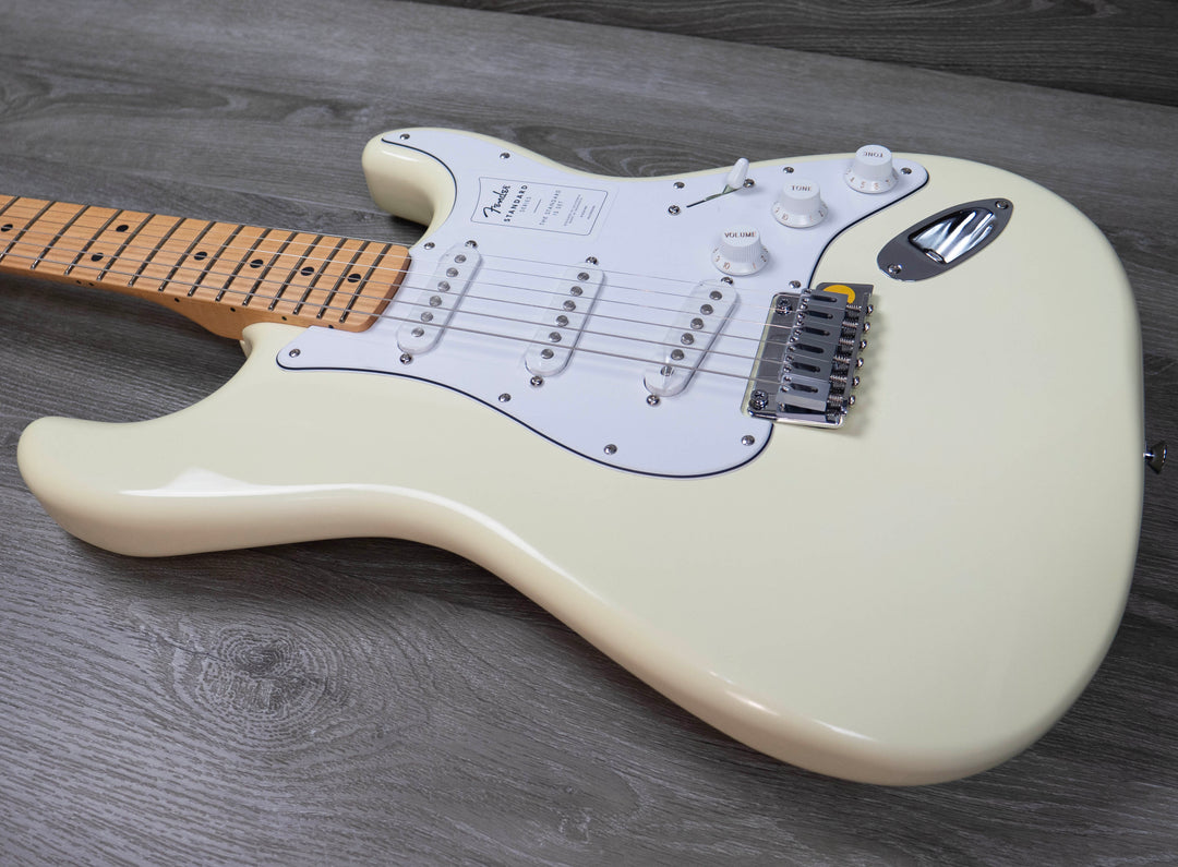 Fender Standard Stratocaster, Maple Fingerboard, Olympic White