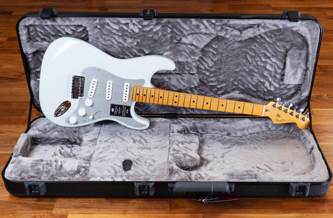 Fender American Ultra II Stratocaster, Maple Fingerboard, Avalanche