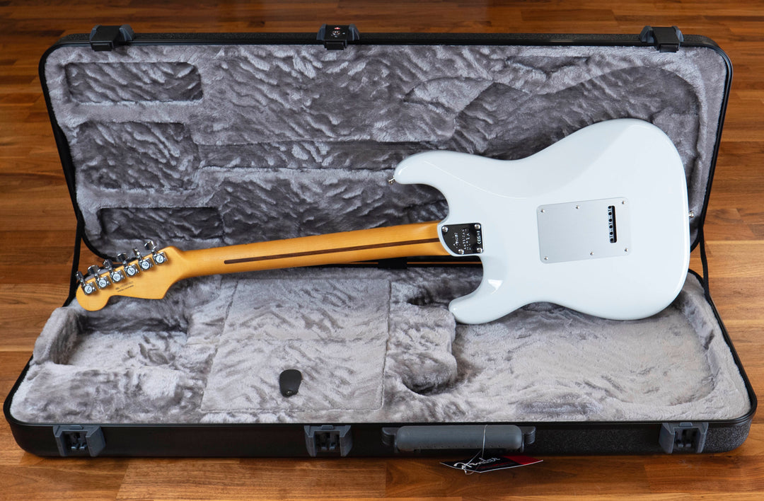 Fender American Ultra II Stratocaster, Maple Fingerboard, Avalanche