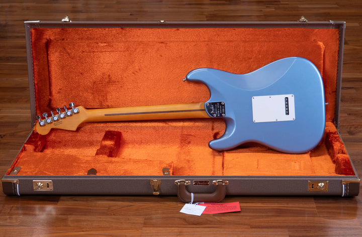 Fender Ultra Luxe Stratocaster, touche en érable, finition Sunburst bicolore