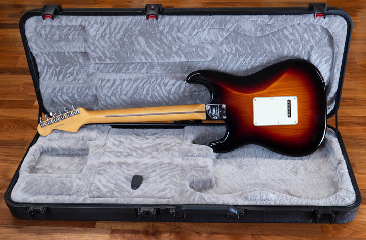 Fender Limited Edition American Professional II Stratocaster V, Maple Fingerboard, 3 Tone Sunburst 