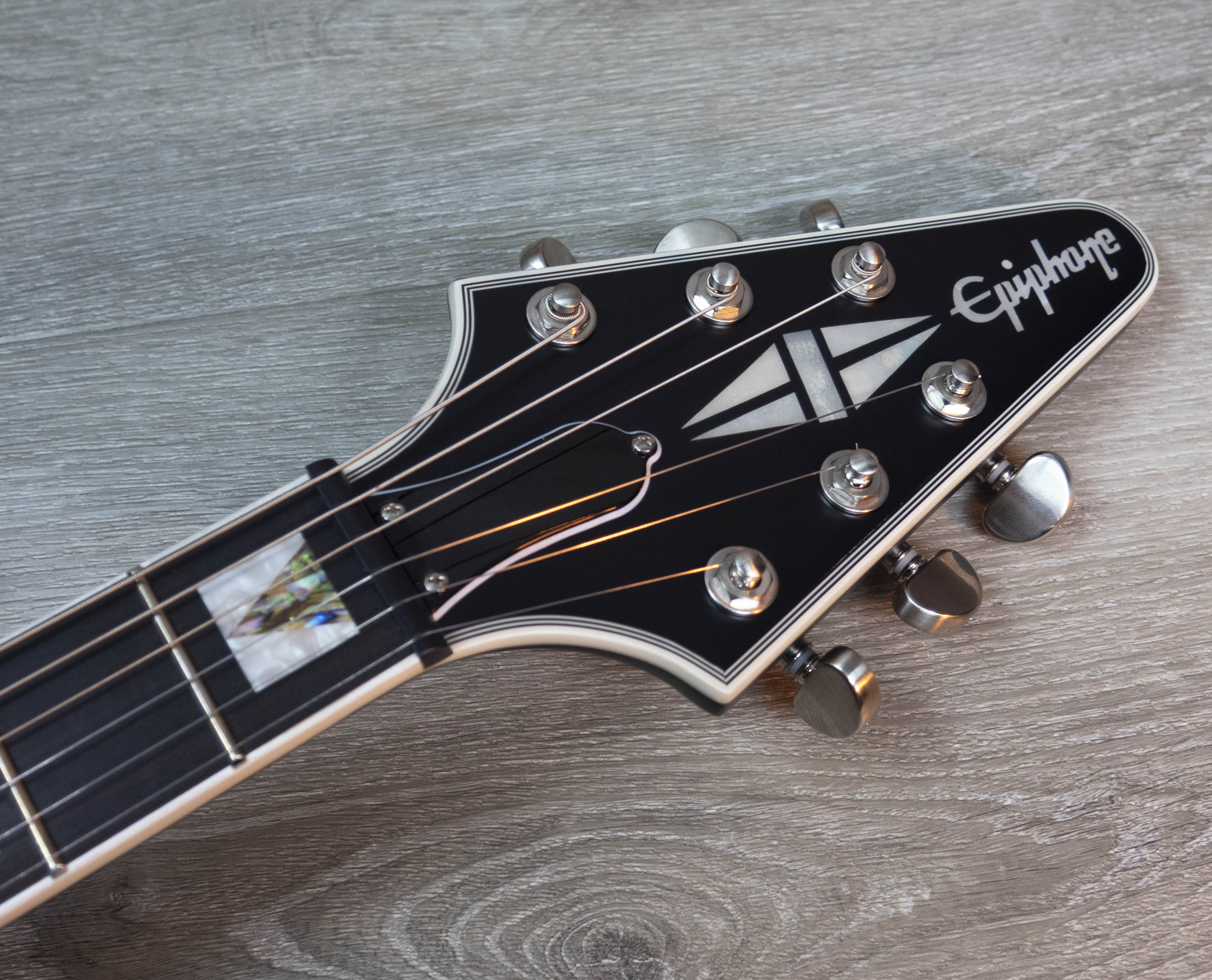 Epiphone Flying V Prophecy, Aged Yellow Tiger – A Strings