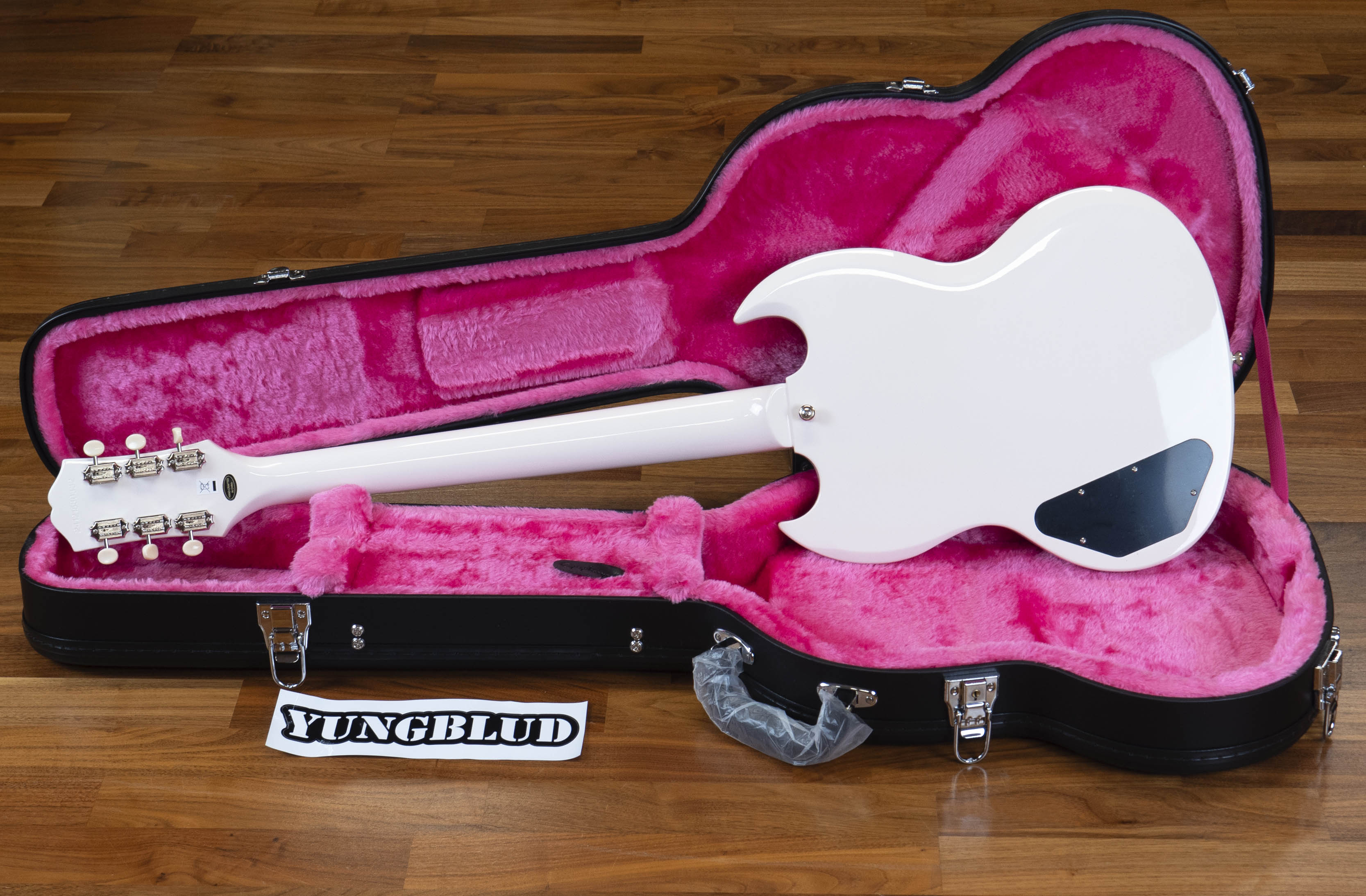 Epiphone YUNGBLUD SG Junior, Classic White – A Strings