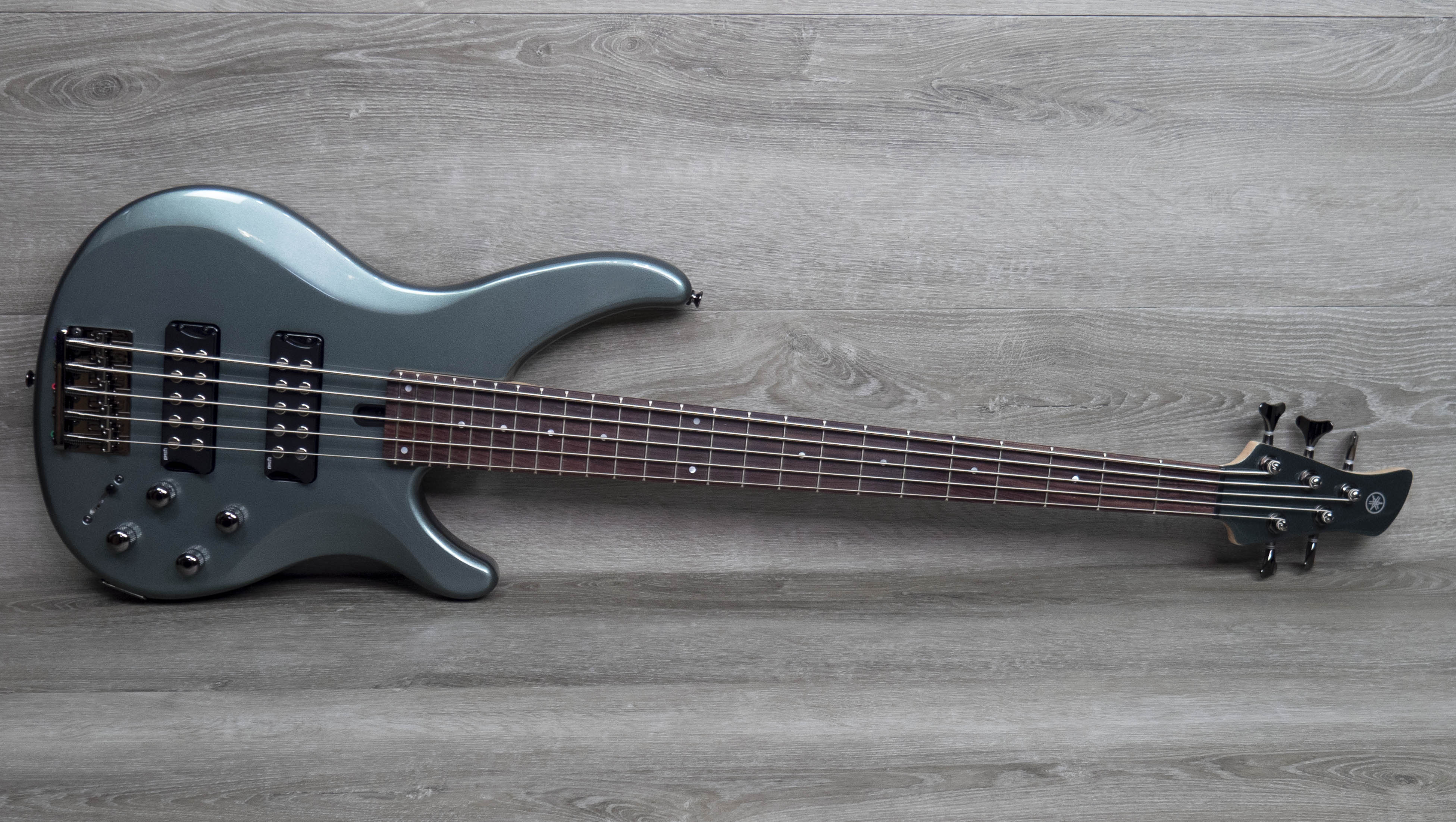 Đàn Guitar Bass Yamaha TRBX305