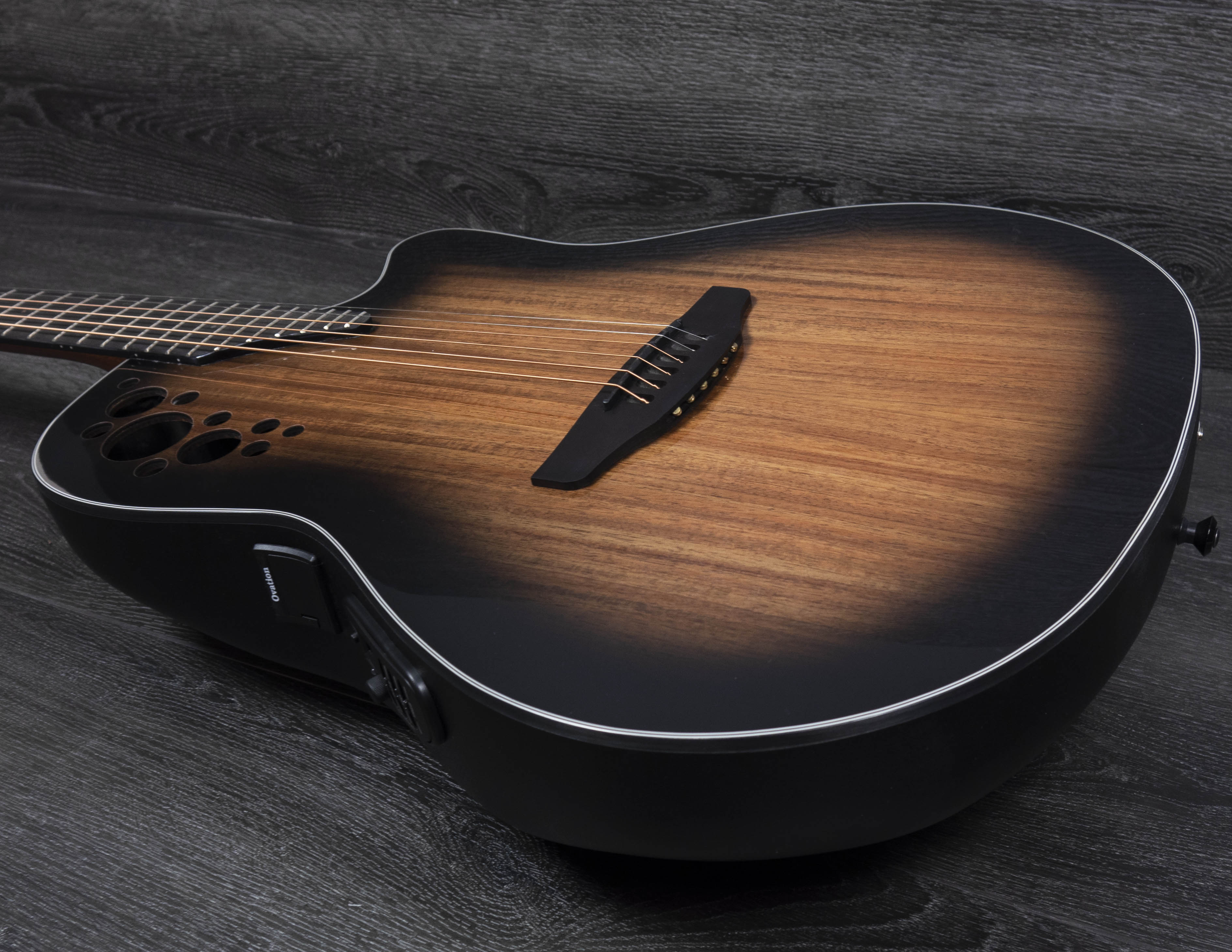 Ovation CE44P-ABLKW Celebrity Elite Plus Mid-Cut, Australian Blackwood