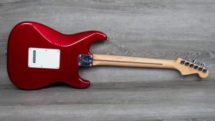 Fender Player Stratocaster para zurdos, diapasón de arce, color rojo manzana caramelo