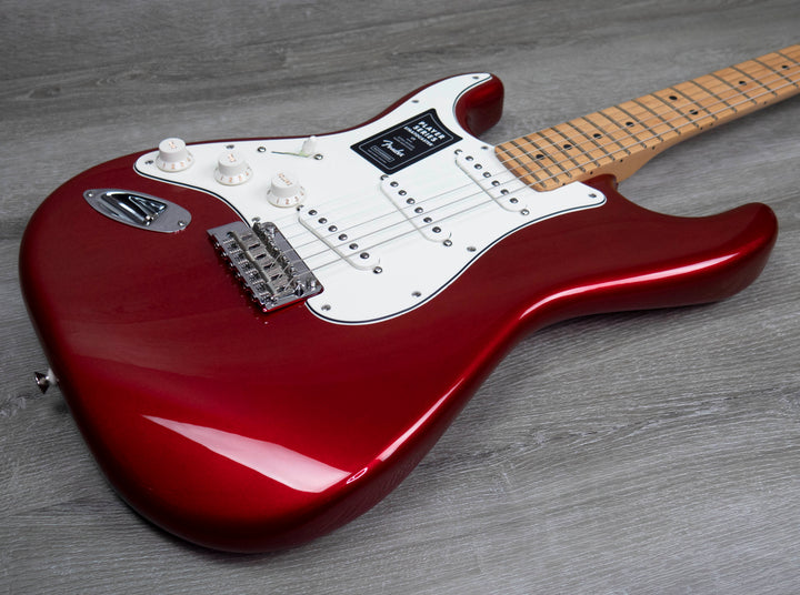 Fender Player Stratocaster para zurdos, diapasón de arce, color rojo manzana caramelo