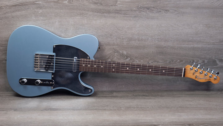 Fender Chrissie Hynde Telecaster, diapasón de palisandro, azul hielo metalizado