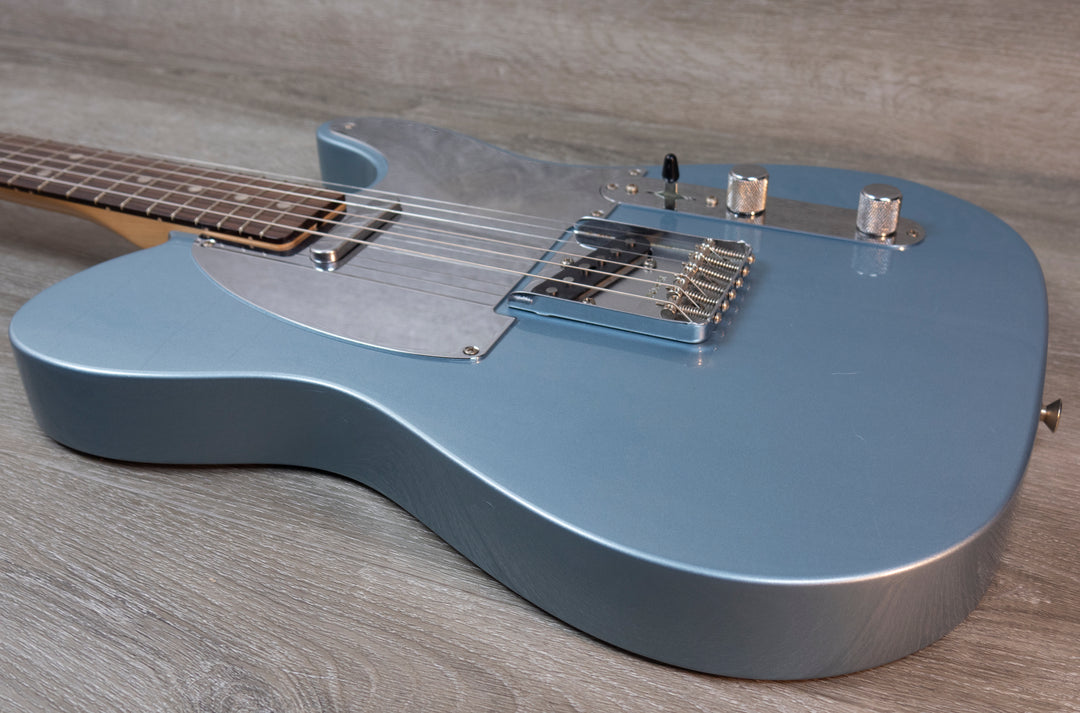 Fender Chrissie Hynde Telecaster, diapasón de palisandro, azul hielo metalizado