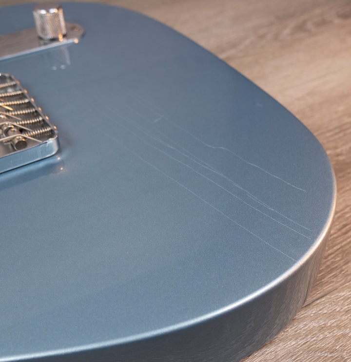 Fender Chrissie Hynde Telecaster, diapasón de palisandro, azul hielo metalizado