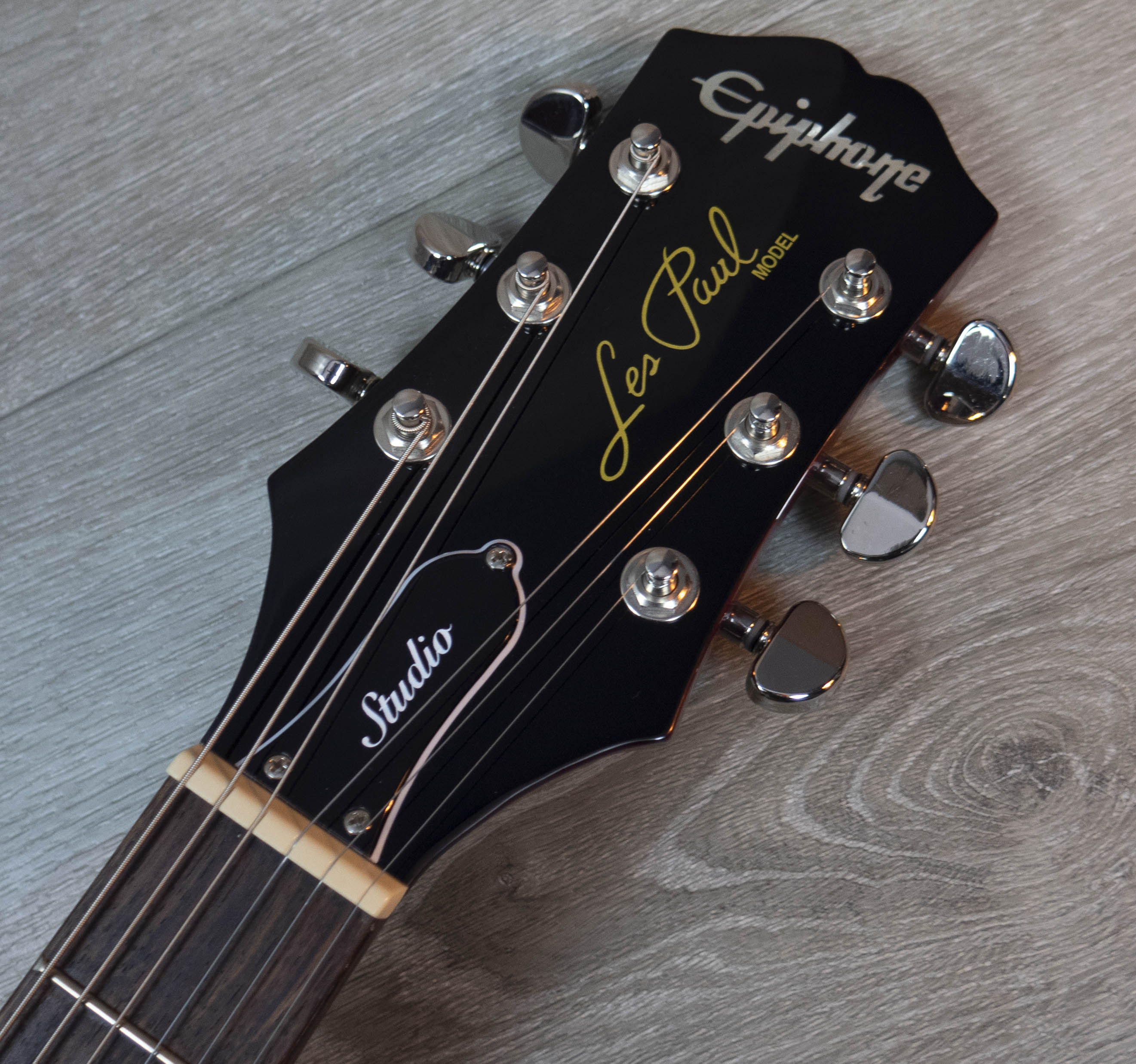 Epiphone Les Paul Studio, Wine Red – A Strings