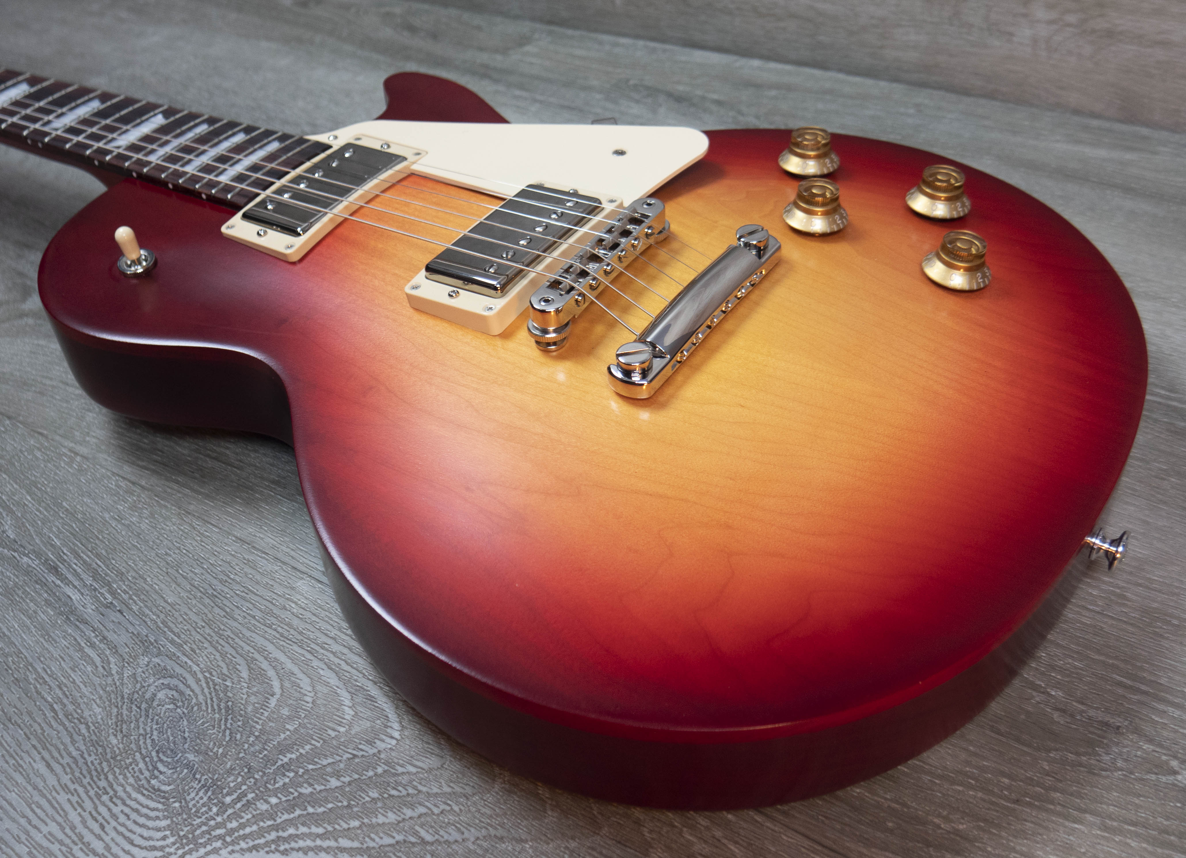 Gibson Les Paul Tribute Satin, Cherry Sunburst – A Strings