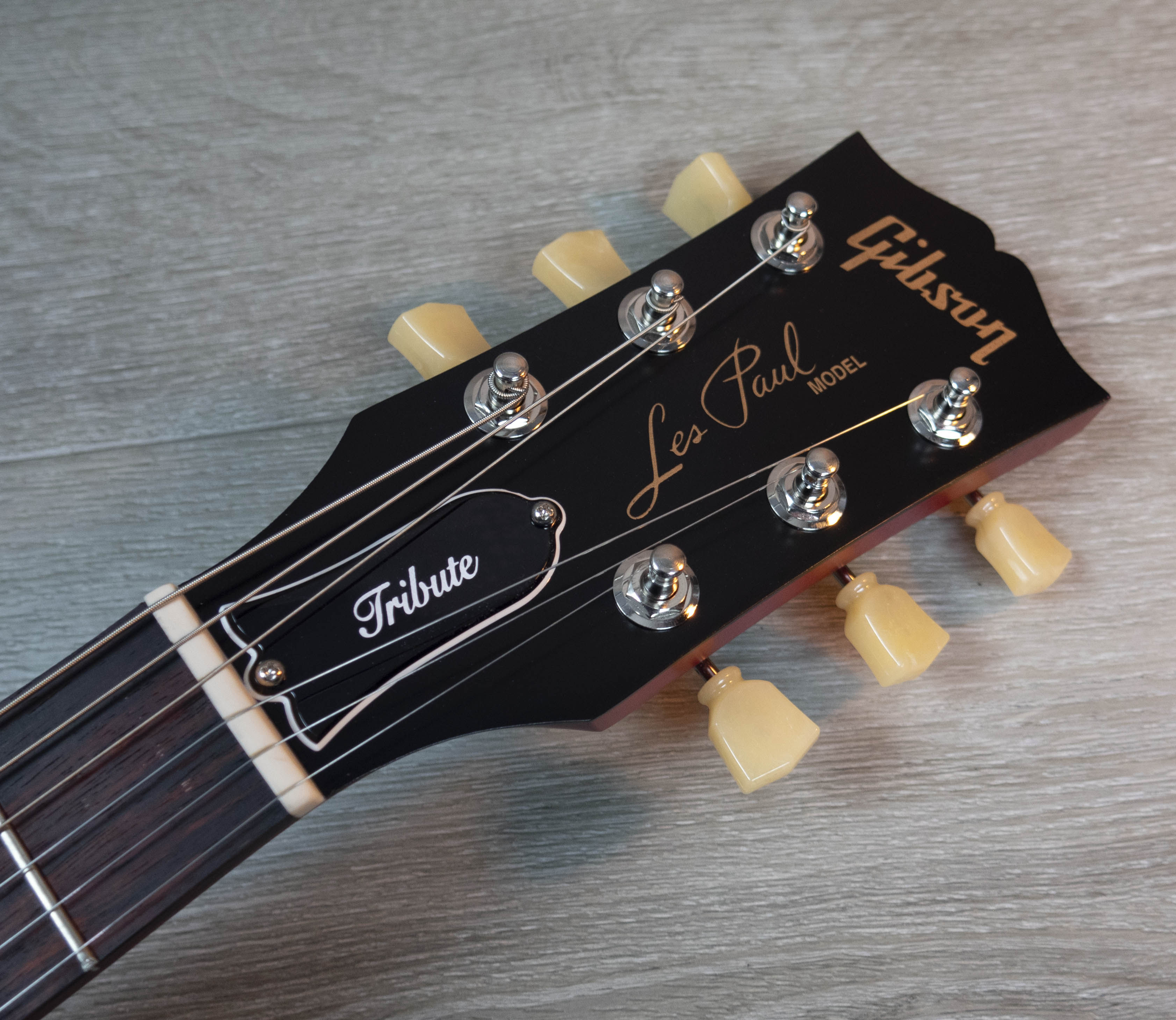 Gibson Les Paul Tribute Satin, Cherry Sunburst – A Strings