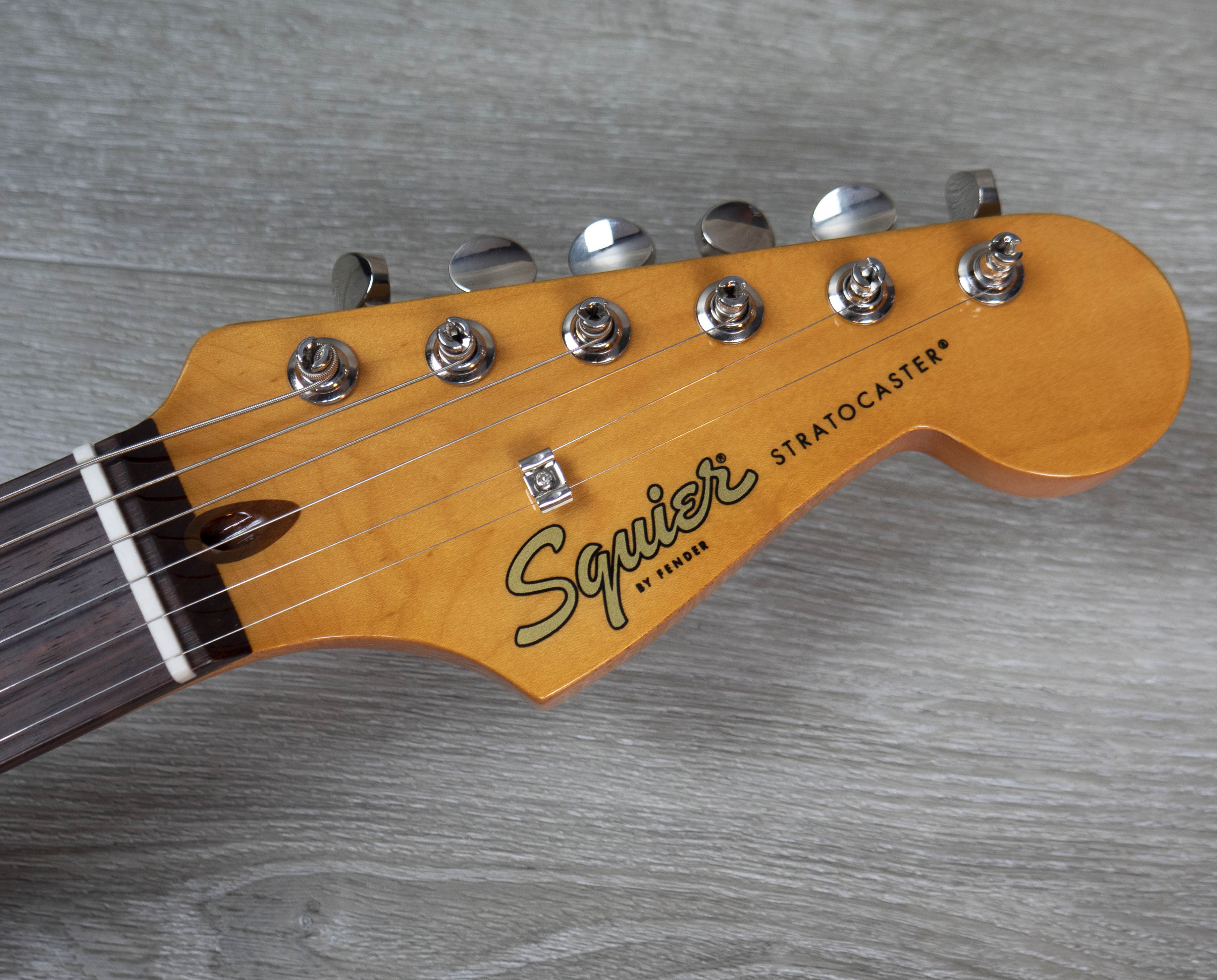 Squier FSR Classic Vibe '60s Stratocaster® HSS, Laurel Fingerboard