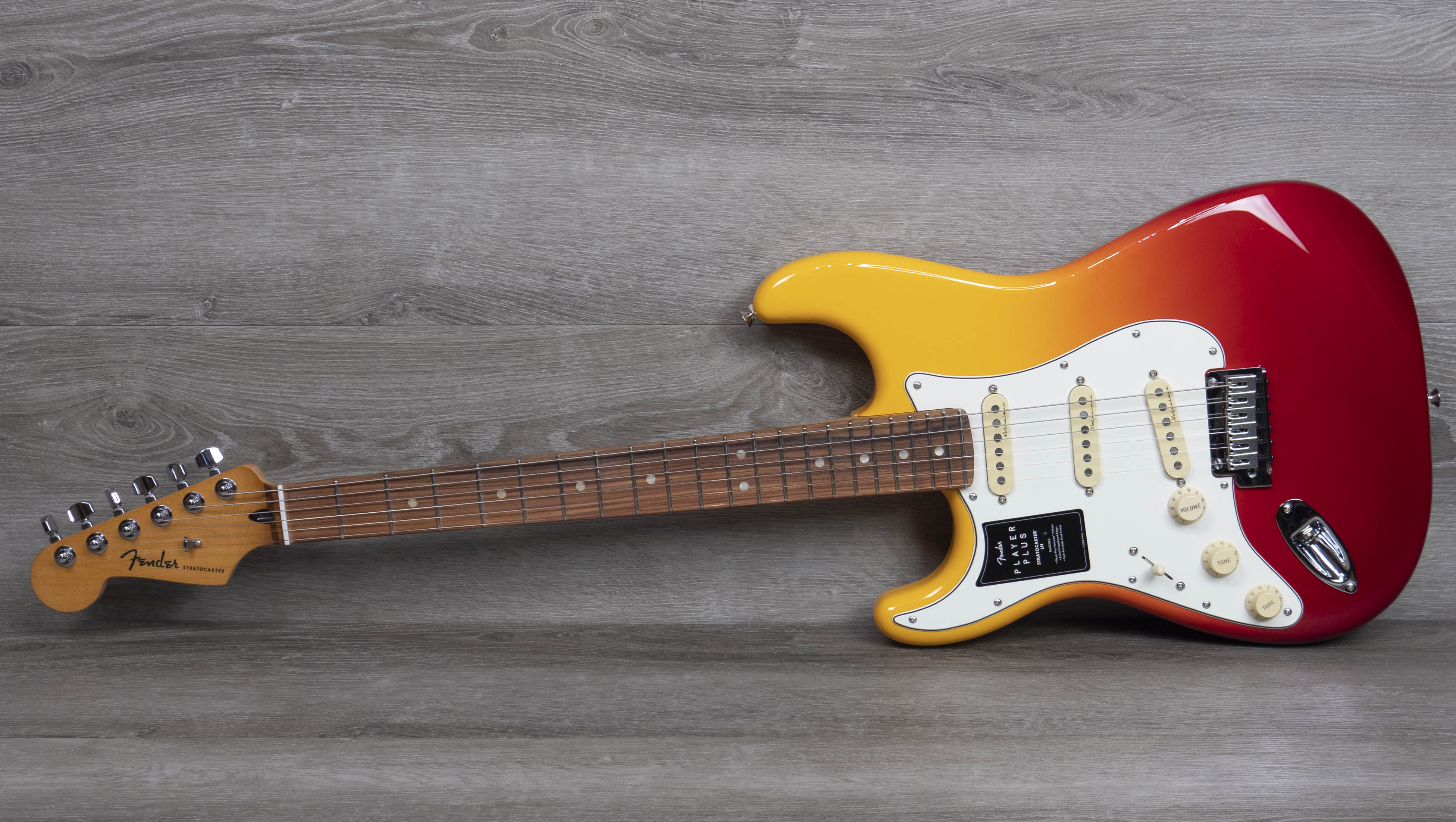 Fender Player Plus Stratocaster, Left-Hand, Pau Ferro Fingerboard