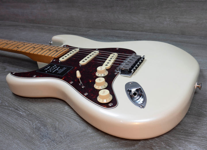 Fender Player Plus Stratocaster, Left-Hand, Maple Fingerboard, Olympic Pearl