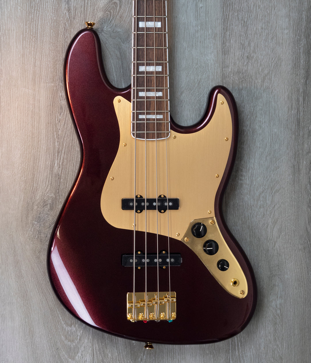 Squier 40th Anniversary Jazz Bass, edición Gold, diapasón de laurel, golpeador anodizado dorado, rojo rubí metalizado