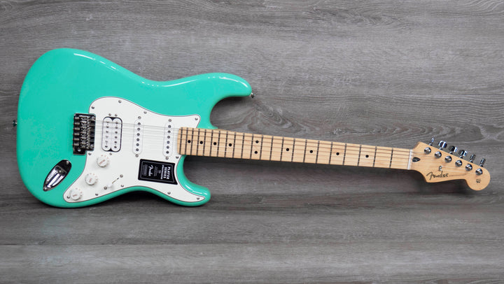 Fender Player Stratocaster HSS, diapasón de arce, color verde espuma de mar