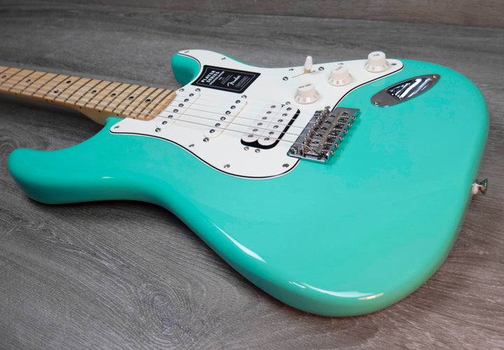 Fender Player Stratocaster HSS, diapasón de arce, color verde espuma de mar