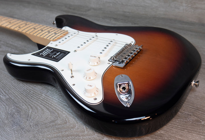 Fender Player Stratocaster Left-Handed, Maple Fingerboard, 3-colour Sunburst