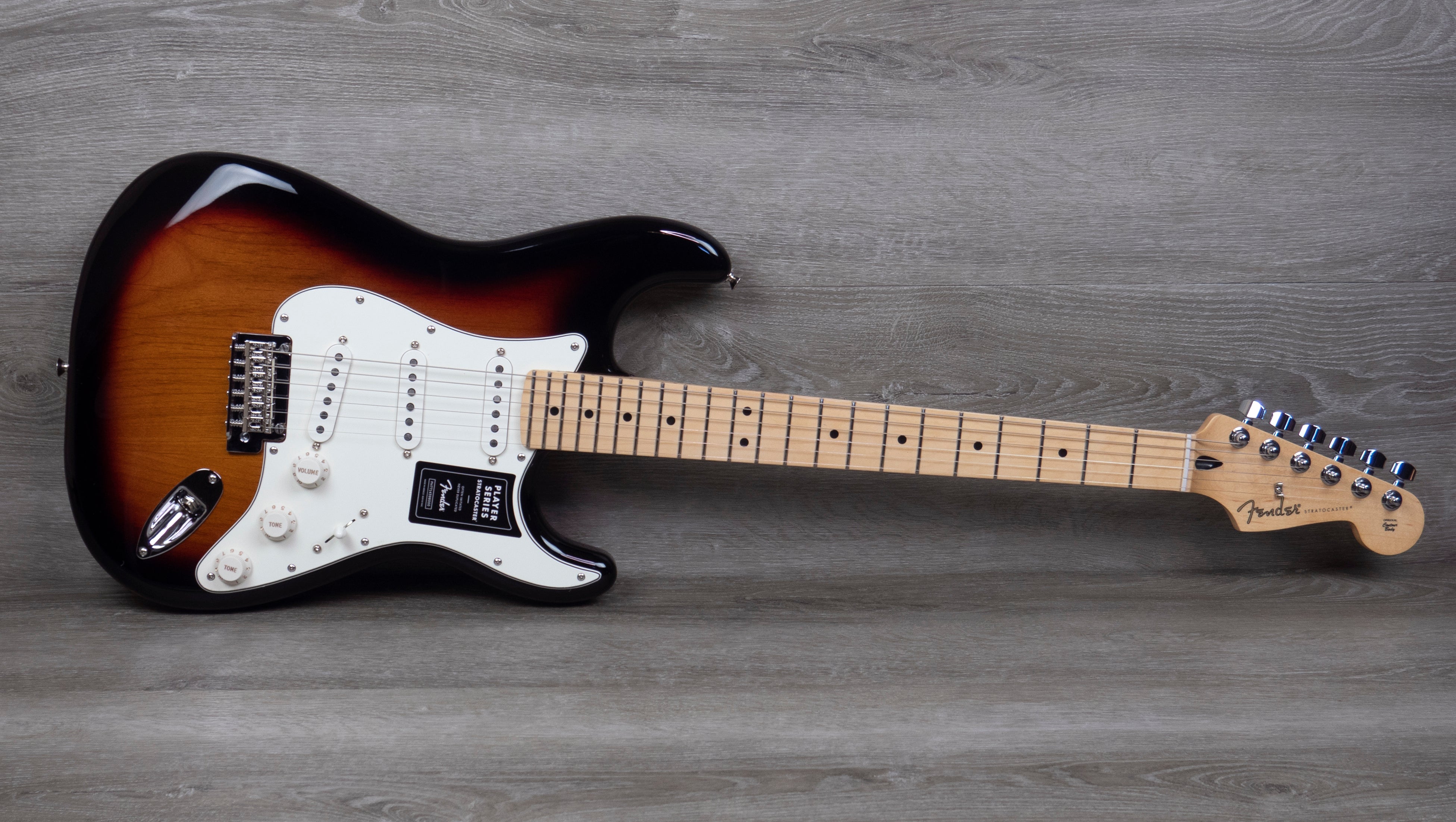 Fender Player Stratocaster, Maple Fingerboard, 3-colour Sunburst