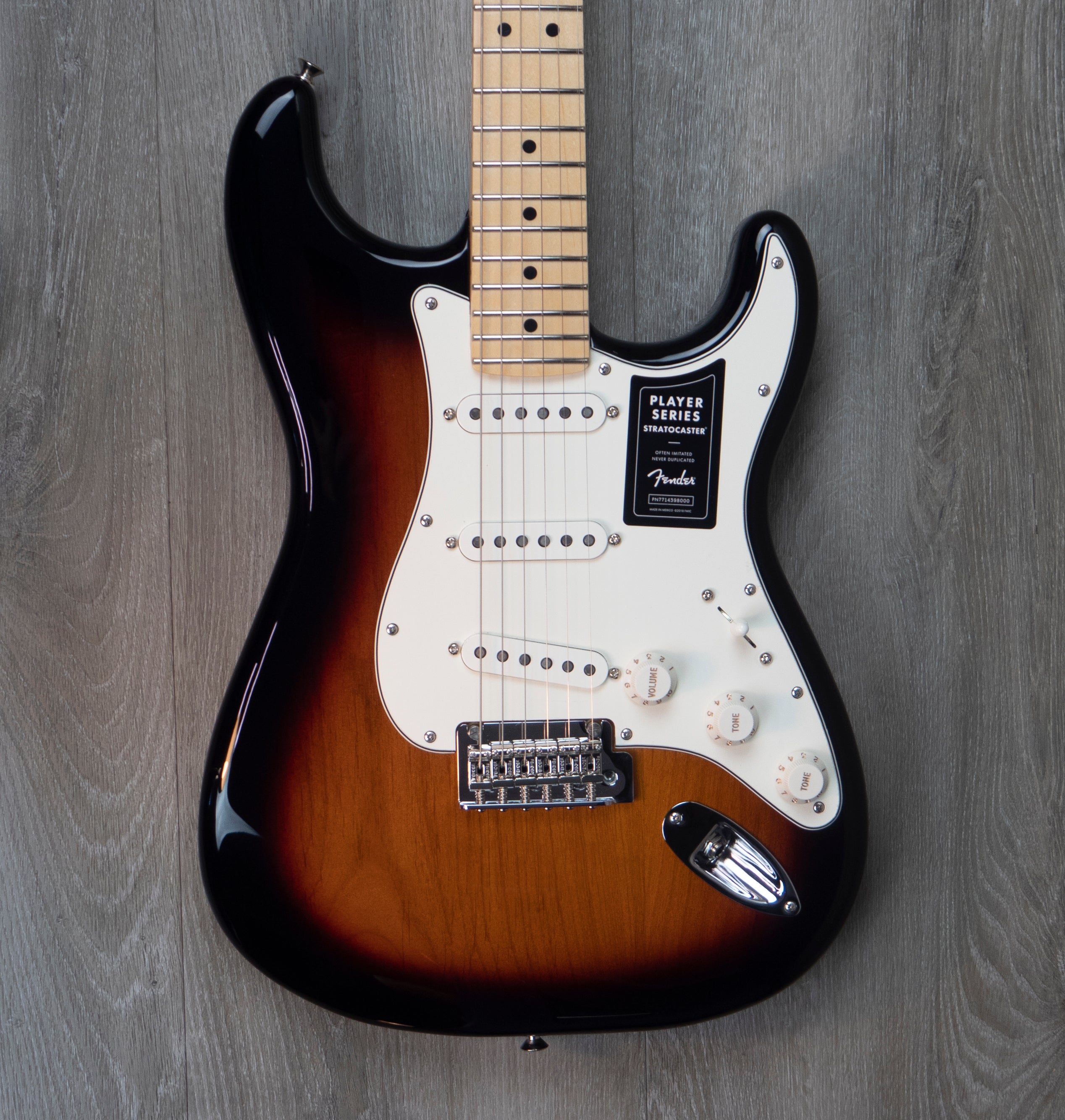 Fender Player Stratocaster, Maple Fingerboard, 3-colour Sunburst