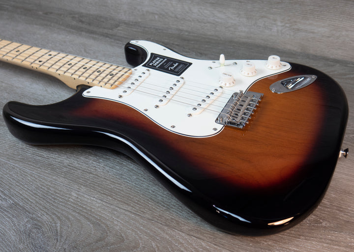 Fender Player Stratocaster, Maple Fingerboard, 3-colour Sunburst