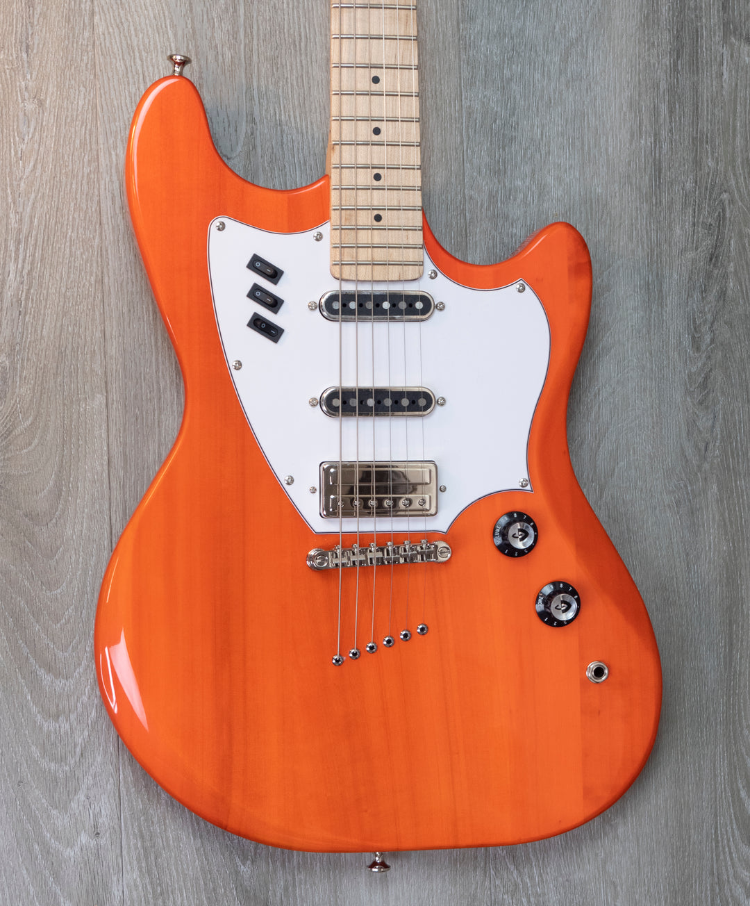 Guitarra eléctrica Guild Surfliner, color naranja atardecer 