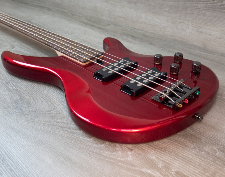 Bajo eléctrico de 4 cuerdas Yamaha TRBX304, color rojo manzana caramelo