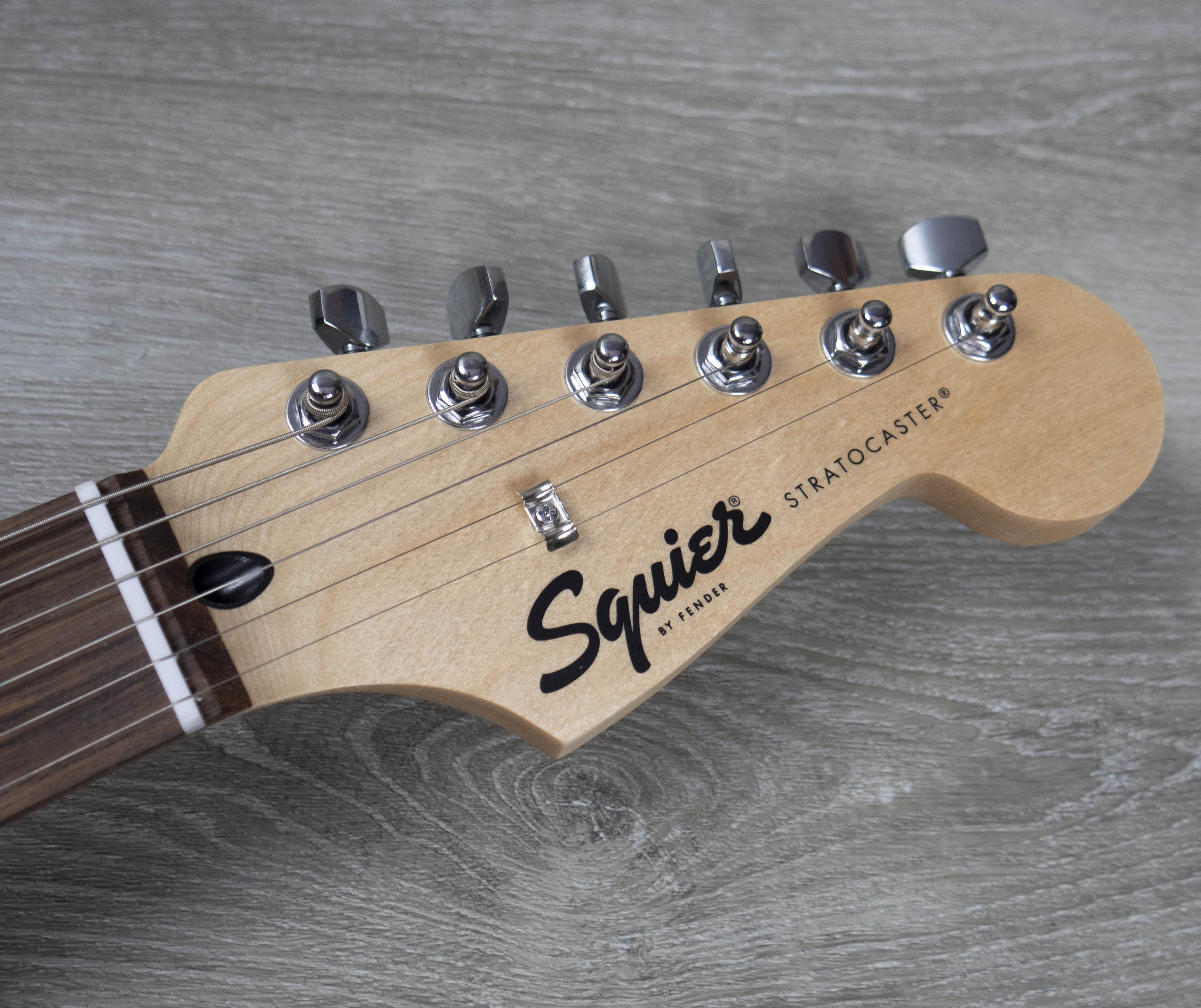 Squier Sonic Stratocaster, Laurel Fingerboard, White Pickguard
