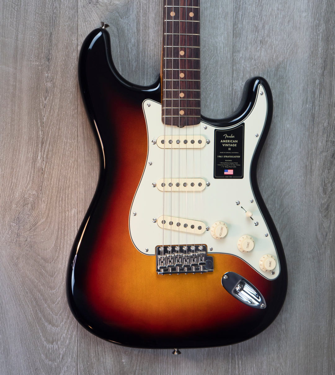 Fender American Vintage II 1961 Stratocaster, touche en palissandre, Sunburst 3 couleurs