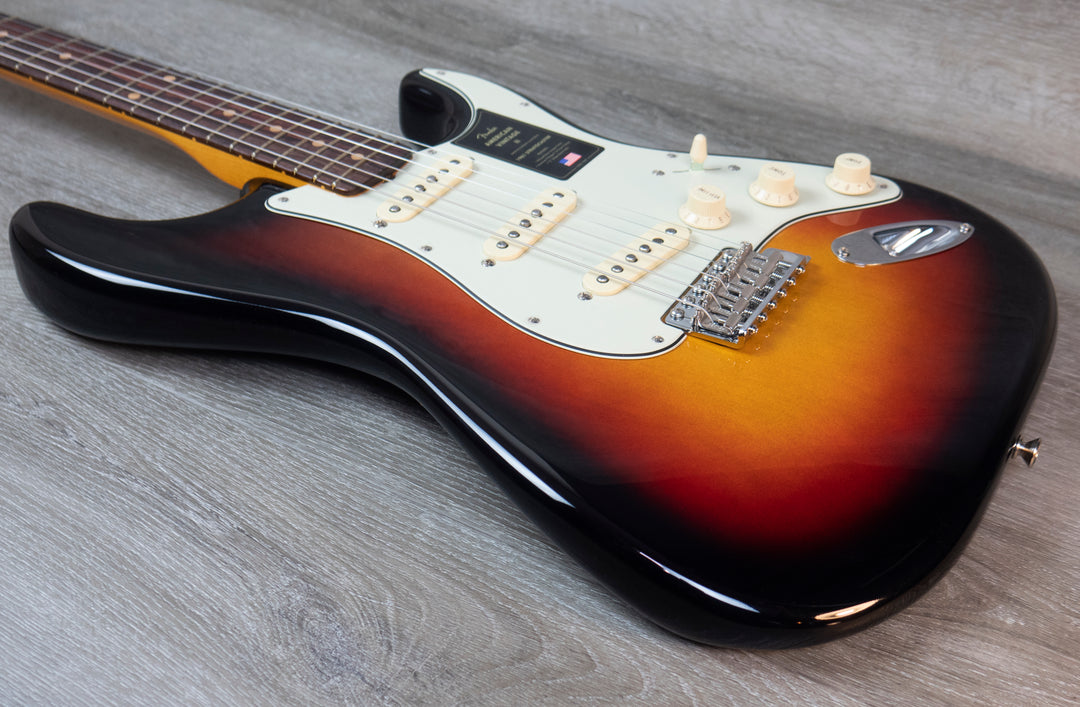 Fender American Vintage II 1961 Stratocaster, touche en palissandre, Sunburst 3 couleurs