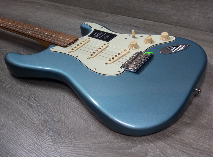 Fender Vintera 60s Stratocaster, Pau Ferro Fingerboard, Ice Blue Metallic